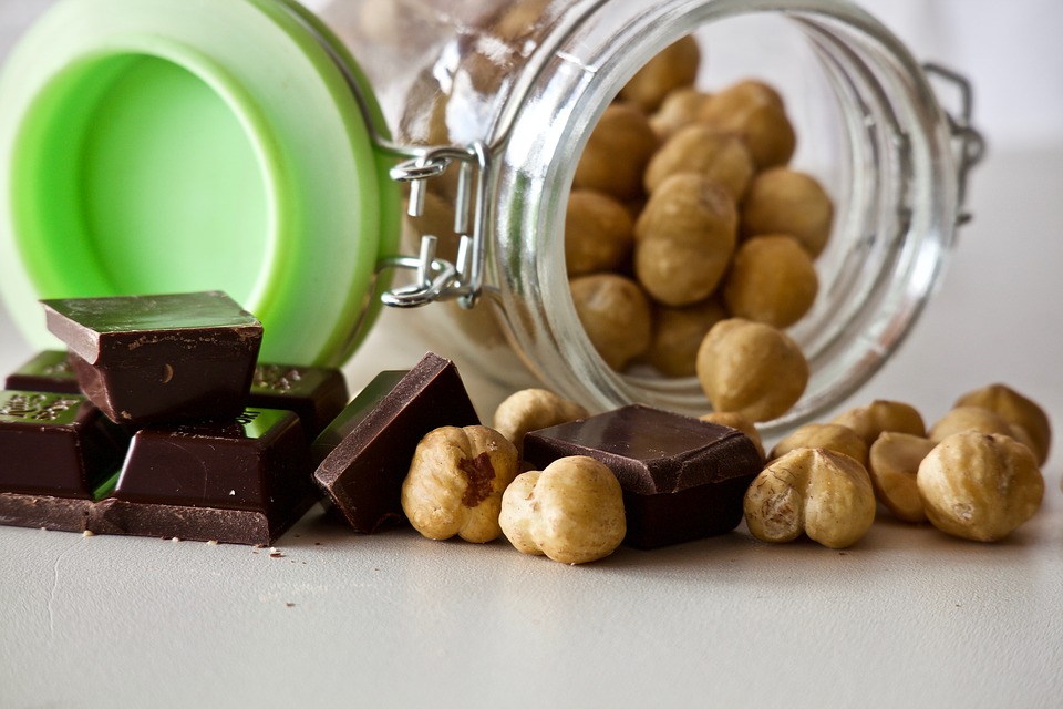 hazelnuts-3176048_960_720